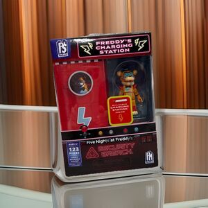 Five Nights At Freddy’s Shattered Freddy Charging Station Buildable Playset FNAF